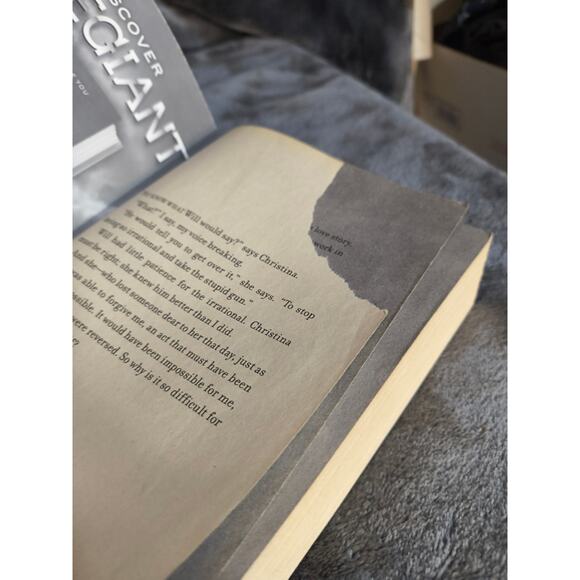 Insurgent by Veronica Roth - Picture 4 of 4